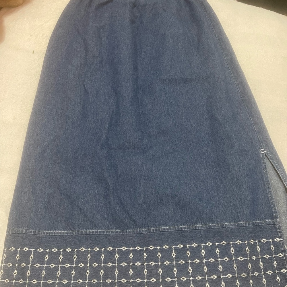 Blue and White Midi Pencil Skirt with Embellished Slit